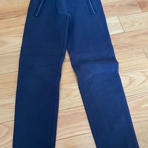 Heavy cotton leggings with zipper details.